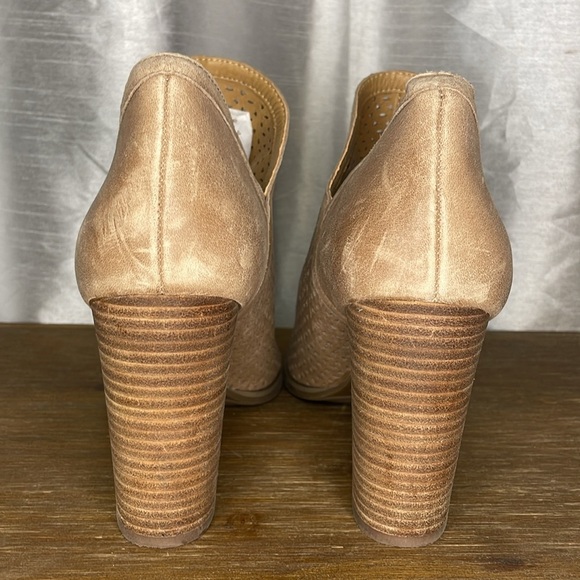 Lucky Brand Livey Women’s 9W Peep Toe Block Heel Tan Ankle Bootie - Picture 4 of 10